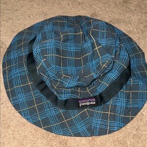 Patagonia Black and Blue Checkered Hat | Pre-loved| size: M